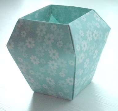Origami Vase by Saburo Kase on giladorigami.com