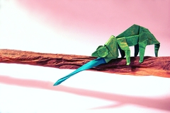 Origami Chameleon 18 degrees by Itagaki Yuichi on giladorigami.com