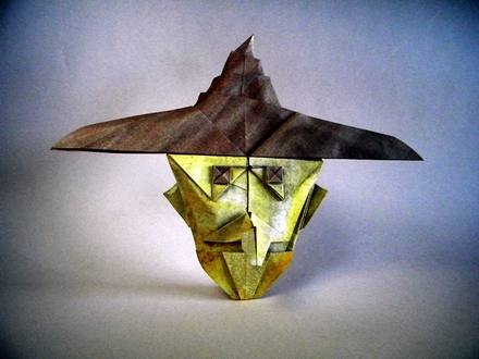 Origami Witch mask by Roger Garcia on giladorigami.com