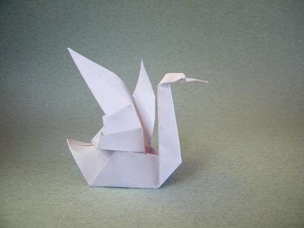 Origami Swan by Fatima Granadeiro on giladorigami.com