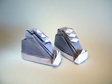 Origami Converse shoe by Nicolas Gajardo Henriquez on giladorigami.com