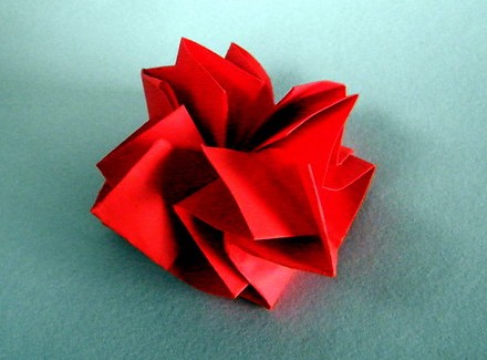 Origami Carnation by Ikeda Akemi on giladorigami.com