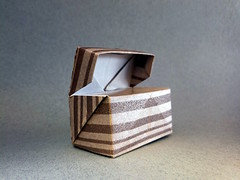 Origami Box with lid by Ishibashi Minako on giladorigami.com