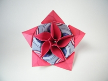 Origami Petit bouquet by Miyuki Kawamura on giladorigami.com