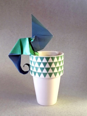 Origami Chameleon by Adriano Mariani on giladorigami.com