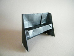 Origami Piano with lid by Celestino Picazo on giladorigami.com