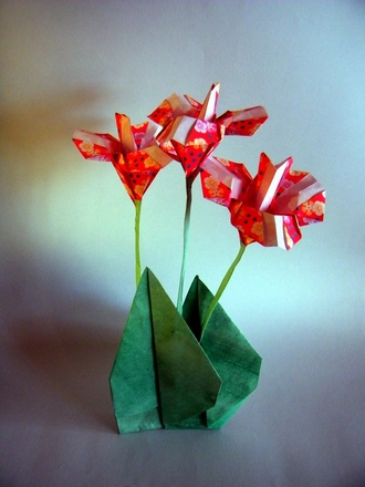 Origami Tiger flower by Nilva Pillan on giladorigami.com
