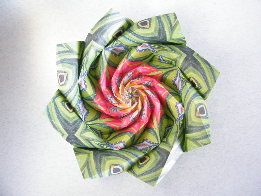 Origami Spiral of life by Dasa Severova on giladorigami.com