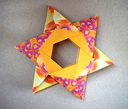 Origami Bonn star by Carmen Sprung on giladorigami.com