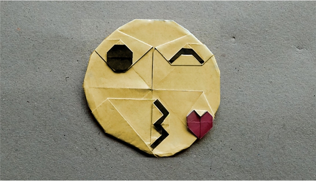 Origami Kiss emoji by Hadi Tahir on giladorigami.com