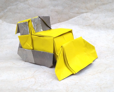 Origami Buldozer by Hadi Tahir on giladorigami.com