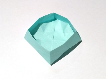 Origami 30 degree dish by Philip Shen on giladorigami.com