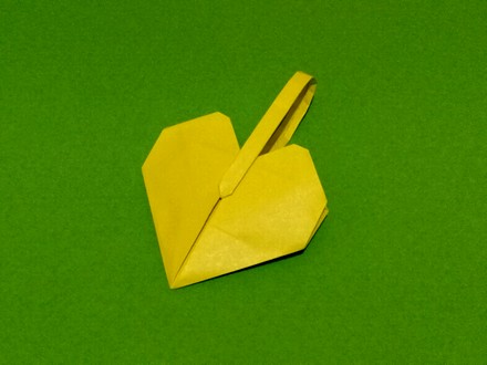 Origami Heart-shaped potpourri sachet by Tatsumi Terumi on giladorigami.com