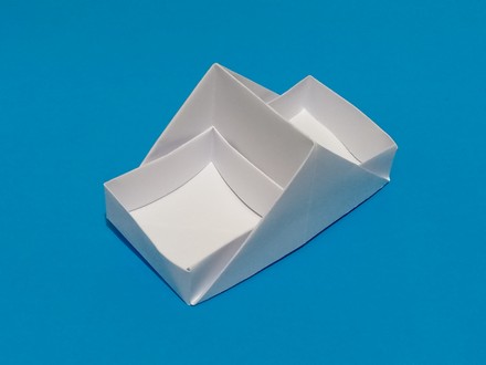Origami Box with handle by Suzuki Akiyo on giladorigami.com
