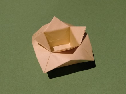 Origami Button box by Alexander Ratner on giladorigami.com