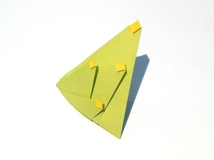 Origami Christmas tree by Ryan MacDonell (Cupcake) on giladorigami.com