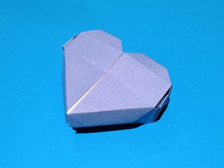 Origami Heart box by Makoto Yamaguchi on giladorigami.com