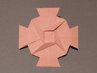 Origami Medallion by Rachel Katz on giladorigami.com