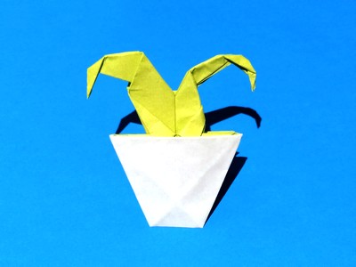 Origami Plant in flowerpot by Vicente Palacios on giladorigami.com