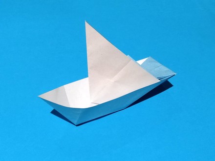 Origami Sailing boat 1 by Nick Robinson on giladorigami.com