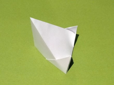 Origami Smartphone stand by Makoto Yamaguchi on giladorigami.com