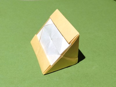 Origami Stand by Vicente Palacios on giladorigami.com