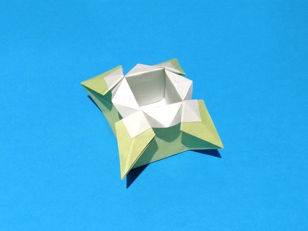 Origami Tuxedo vase by Terry Hall on giladorigami.com