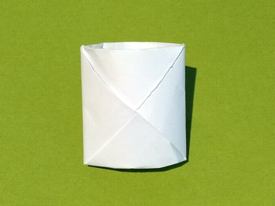 Origami Vase by Lluis Valldeneu on giladorigami.com