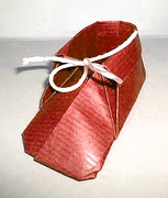 Origami Baby shoes by Katsushi Nosho on giladorigami.com