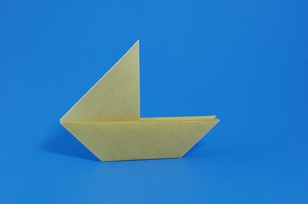 Origami Yacht by Traditional folded by Gilad Aharoni