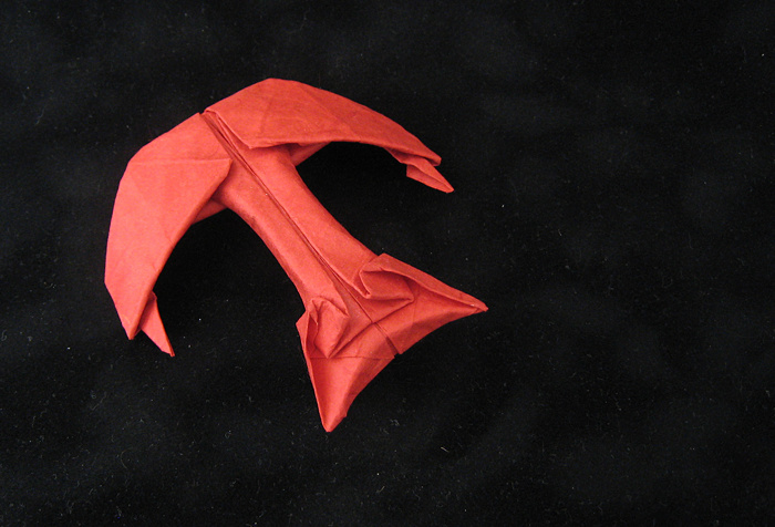 Origami Ferengi Marauder by Andrew Pang. Wet-folded from a square of Unryu paper by Gilad Aharoni on giladorigami.com