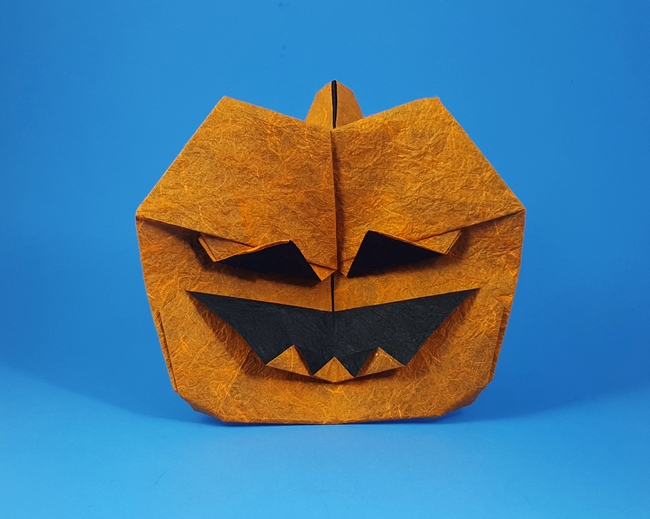 Origami Jack-o'-lantern dish by Ishibashi Hideo folded by Gilad Aharoni