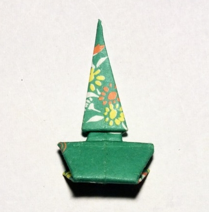 Origami Christmas tree in pot by Robert Harbin on giladorigami.com