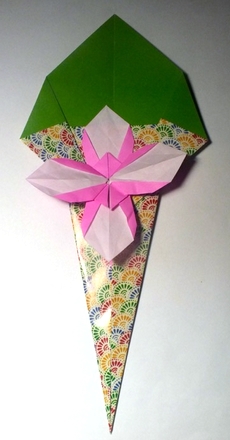 Origami Flower and leaf by Toshie Takahama on giladorigami.com