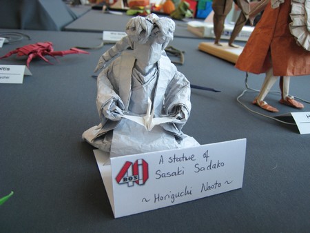 Origami Sasaki Sadako Statue by Horiguchi Naoto on giladorigami.com