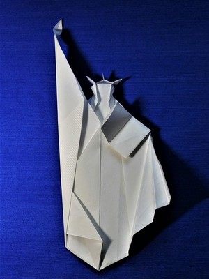 Origami Statue of Liberty by Viviane Berty on giladorigami.com