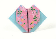 Origami Pouch with flower petals by Kawate Ayako on giladorigami.com