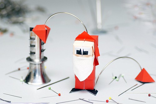 Origami Santa Claus with kite by Carlos Gonzalez Santamaria (Halle) on giladorigami.com