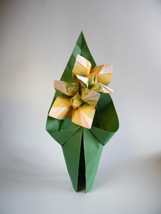 Origami Eucharis by Nilva Pillan on giladorigami.com