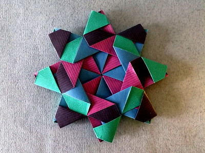 Origami Galactica by Diana Horta Ruiz on giladorigami.com